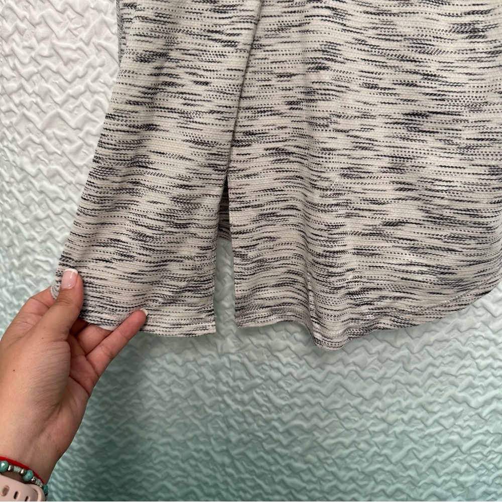 Lululemon Athletica Gray and White Sleeveless Tank Top Size M - Picture 4 of 4